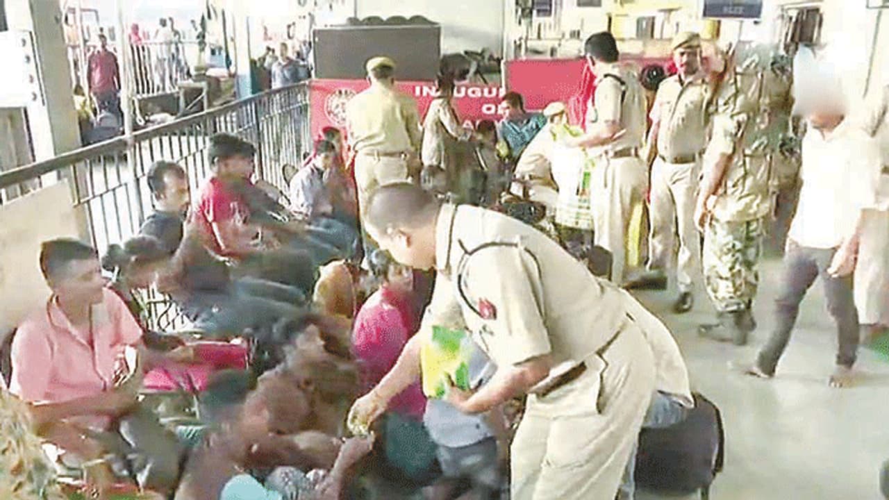 ಬೆಂಗಳೂರಲ್ಲಿದ್ದ 31 ಮಂದಿ ಅರೆಸ್ಟ್ : ಯಾರವರು..? ಬೆಂಗಳೂರಲ್ಲಿದ್ದ 31 ಮಂದಿ ಅರೆಸ್ಟ್ : ಯಾರವರು..?