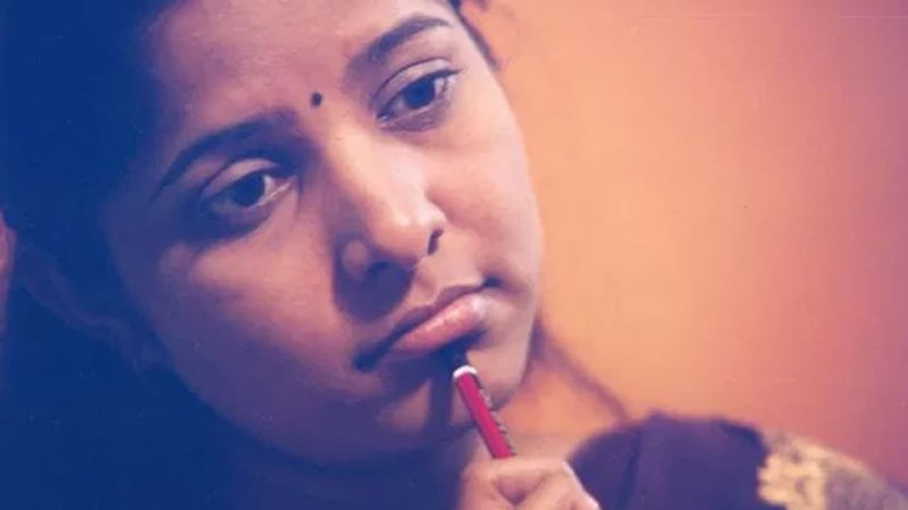 பிரபல பெண் கவிஞரின் பாஸ்போர்ட் முடக்கம்… சென்னை உயர்நீதிமன்றம் அதிரடி உத்தரவு…!