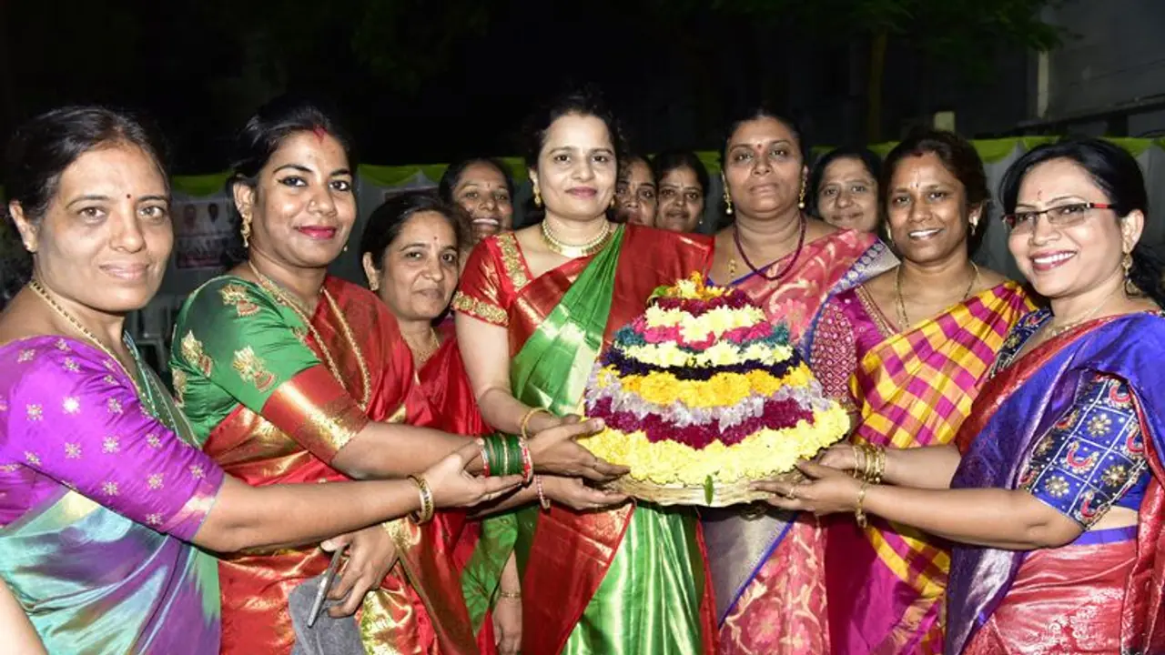 ఆక్స్ఫర్డ్ డిక్షనరీలో బతుకమ్మ, బోనాలు ఆక్స్ఫర్డ్ డిక్షనరీలో బతుకమ్మ, బోనాలు