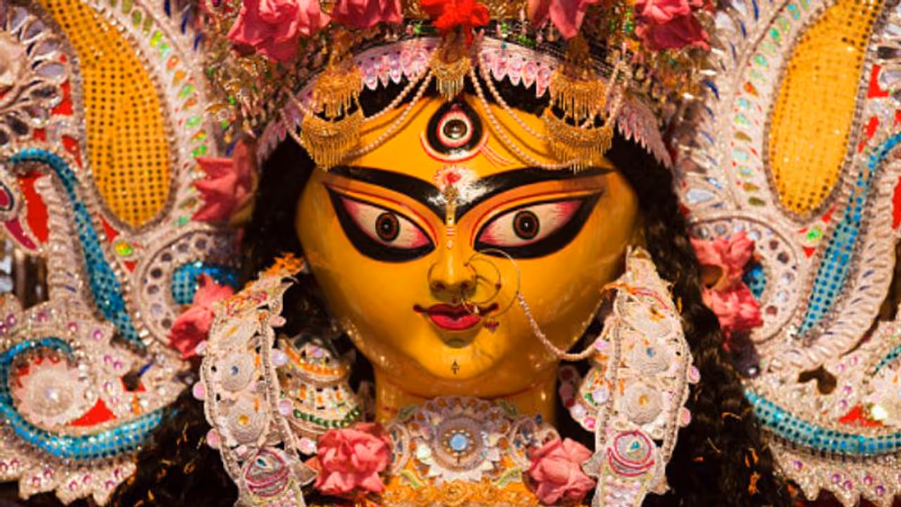 Durga Puja: Chinese envoy performs Tai Chi at Yunnan themed pandal, video goes viral Durga Puja: Chinese envoy performs Tai Chi at Yunnan themed pandal, video goes viral