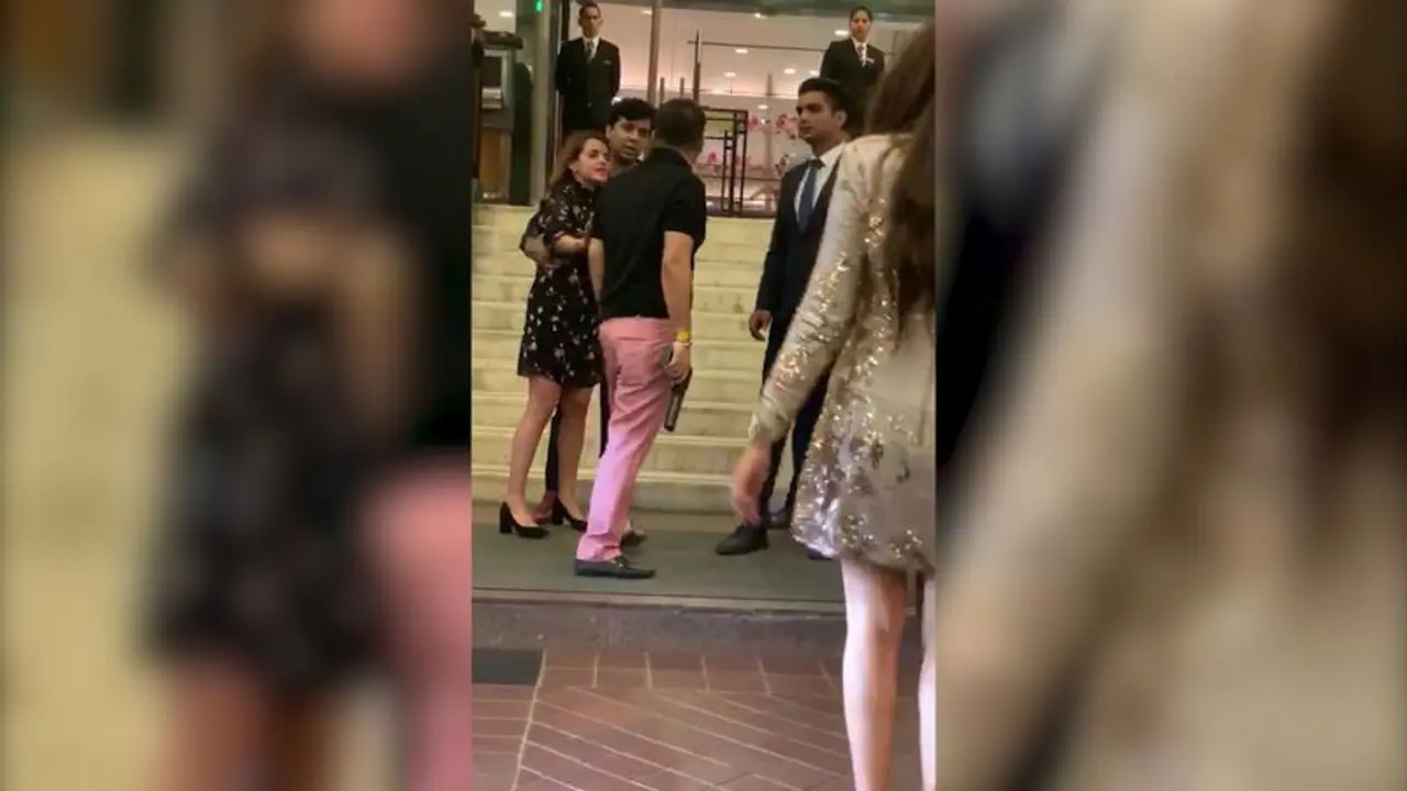 दिल्ली के 5 स्टार होटल के अंदर बसपा नेता के बेटे की गुंडागर्दी दिल्ली के 5 स्टार होटल के अंदर बसपा नेता के बेटे की गुंडागर्दी