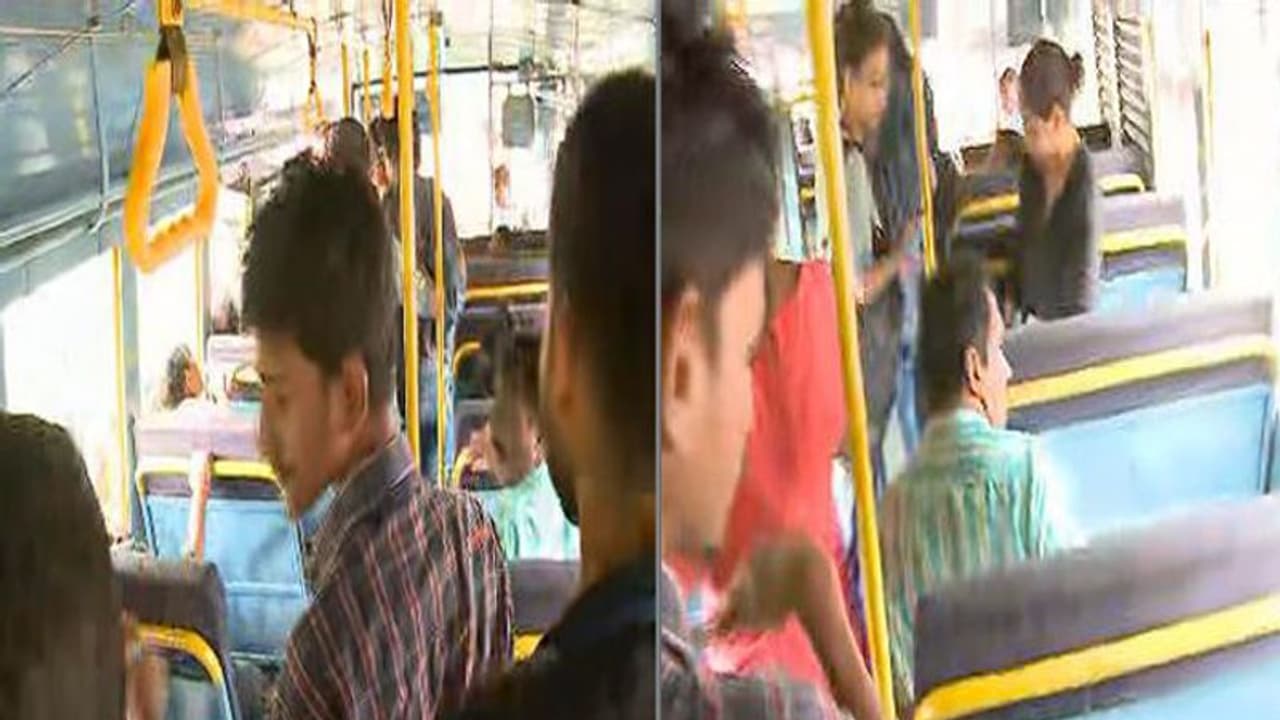 ശബരിമല: നിലയ്ക്കലില് വാഹനങ്ങള് തടയുന്നു; പ്രതിഷേധക്കാര് ബസില്കയറി സ്ത്രീകളെ ഇറക്കിവിട്ടു ശബരിമല: നിലയ്ക്കലില് വാഹനങ്ങള് തടയുന്നു; പ്രതിഷേധക്കാര് ബസില്കയറി സ്ത്രീകളെ ഇറക്കിവിട്ടു