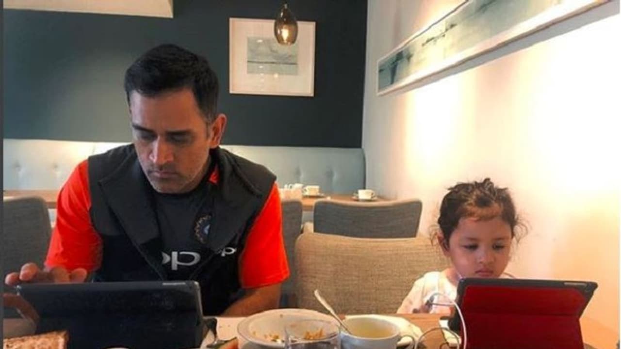 ಅಪ್ಪನಂತೆ ಮಗಳು ಸೂಪರ್ ಫಿಟ್ ಝಿವಾ ಧೋನಿ ! ಅಪ್ಪನಂತೆ ಮಗಳು ಸೂಪರ್ ಫಿಟ್ ಝಿವಾ ಧೋನಿ !