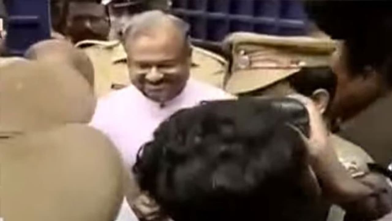 Bishop Verdict : ജലന്ധർ രൂപതയെ പിടിച്ചുകുലുക്കിയ ബലാത്സംഗക്കേസ്; അന്വേഷണ സംഘത്തെ ചുറ്റിച്ച ഫ്രാങ്കോ മുളയ്ക്കൽ Bishop Verdict : ജലന്ധർ രൂപതയെ പിടിച്ചുകുലുക്കിയ ബലാത്സംഗക്കേസ്; അന്വേഷണ സംഘത്തെ ചുറ്റിച്ച ഫ്രാങ്കോ മുളയ്ക്കൽ