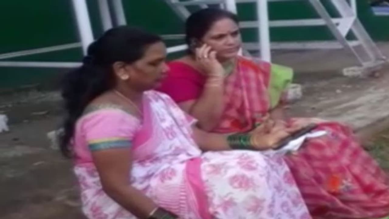 పవన్ వ్యాఖ్యలపై కిడారి భార్య మౌనదీక్ష