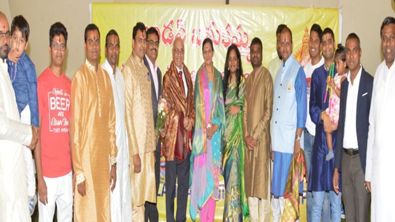 లండన్ వీధుల్లో మెగా బతుకమ్మ...చరిత్ర సృష్టించిన తెలంగాణ ఎన్నారై ఫోరమ్ లండన్ వీధుల్లో మెగా బతుకమ్మ...చరిత్ర సృష్టించిన తెలంగాణ ఎన్నారై ఫోరమ్