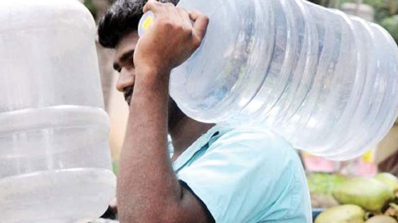 ಸರ್ಕಾರಿ ಬಸ್ನಲ್ಲಿ ಉಚಿತ ಕುಡಿಯುವ ನೀರು ಸರ್ಕಾರಿ ಬಸ್ನಲ್ಲಿ ಉಚಿತ ಕುಡಿಯುವ ನೀರು