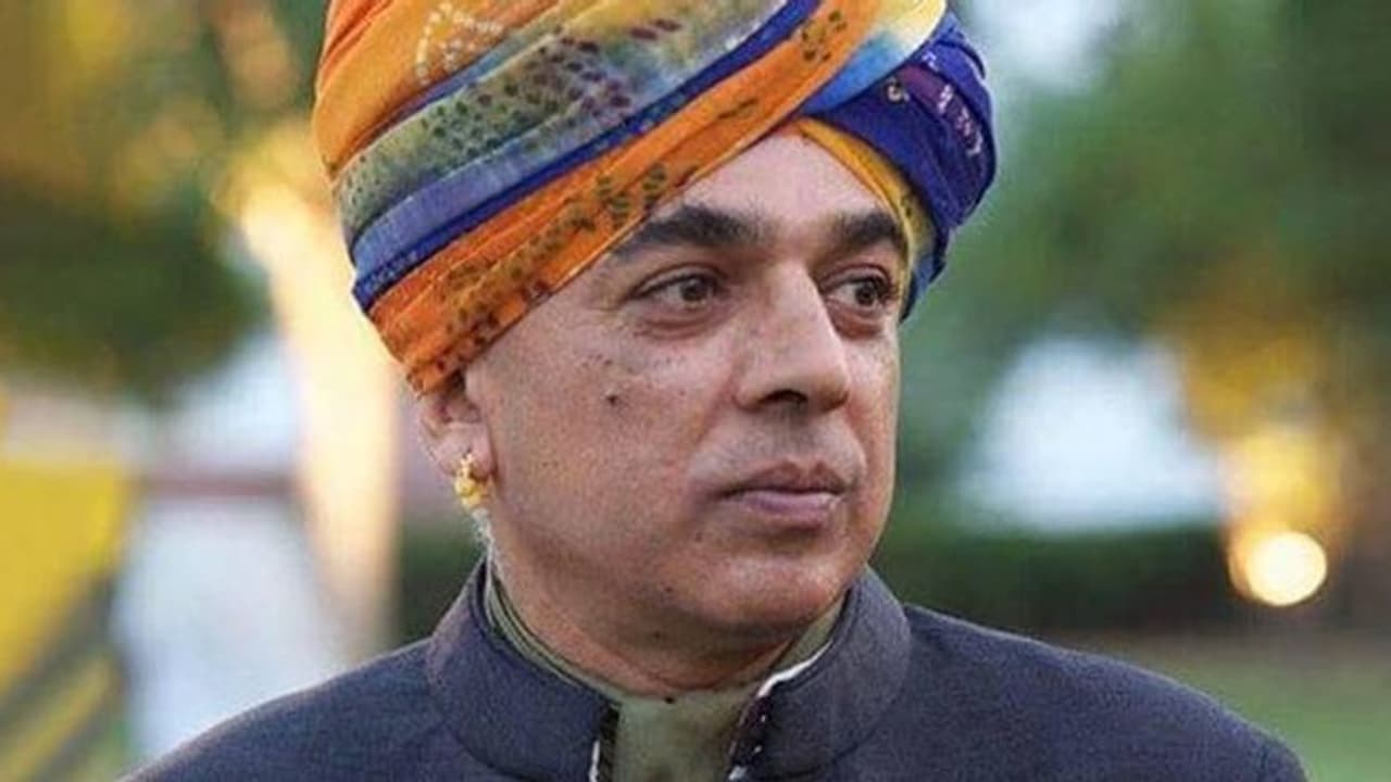 അടിക്ക് തിരിച്ചടി; മുതിര്ന്ന ബിജെപി നേതാവിന്റെ മകന് കോണ്ഗ്രസില് അടിക്ക് തിരിച്ചടി; മുതിര്ന്ന ബിജെപി നേതാവിന്റെ മകന് കോണ്ഗ്രസില്