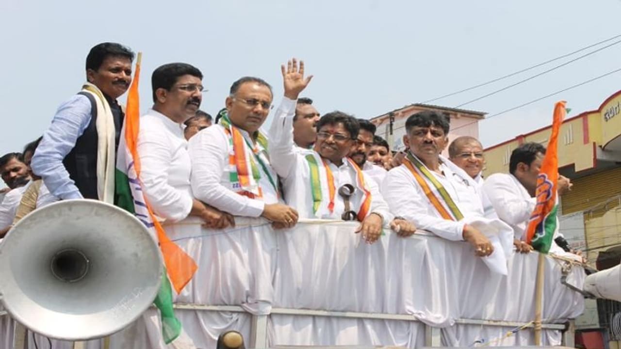 ಶ್ರೀರಾಮುಲುಗೆ ಅವರ ಕೋಟೆಯಲ್ಲೇ ಡಿಕೆಶಿ ಡಿಚ್ಚಿ ಕೊಟ್ಟಿದ್ದು ಹೇಗೆ? ಶ್ರೀರಾಮುಲುಗೆ ಅವರ ಕೋಟೆಯಲ್ಲೇ ಡಿಕೆಶಿ ಡಿಚ್ಚಿ ಕೊಟ್ಟಿದ್ದು ಹೇಗೆ?