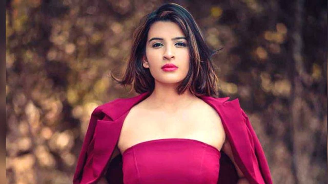 പരസ്യമോഡലിനെ കൊന്ന് ബാഗിനുള്ളിലാക്കി ഉപേക്ഷിച്ചു; സുഹൃത്തായ 19 കാരന് പിടിയില് പരസ്യമോഡലിനെ കൊന്ന് ബാഗിനുള്ളിലാക്കി ഉപേക്ഷിച്ചു; സുഹൃത്തായ 19 കാരന് പിടിയില്