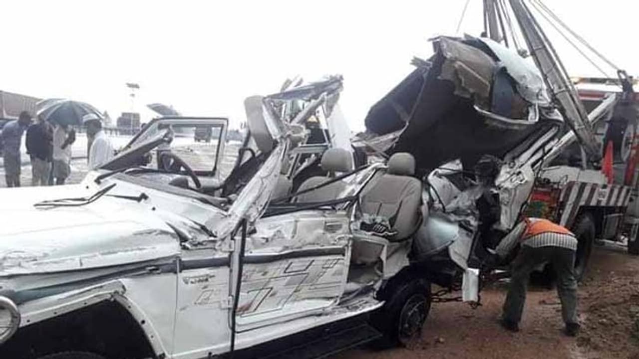 అరవింద సమేతపై డిబేట్ కోసం వెళ్తూ...: ఒకరి మృతి