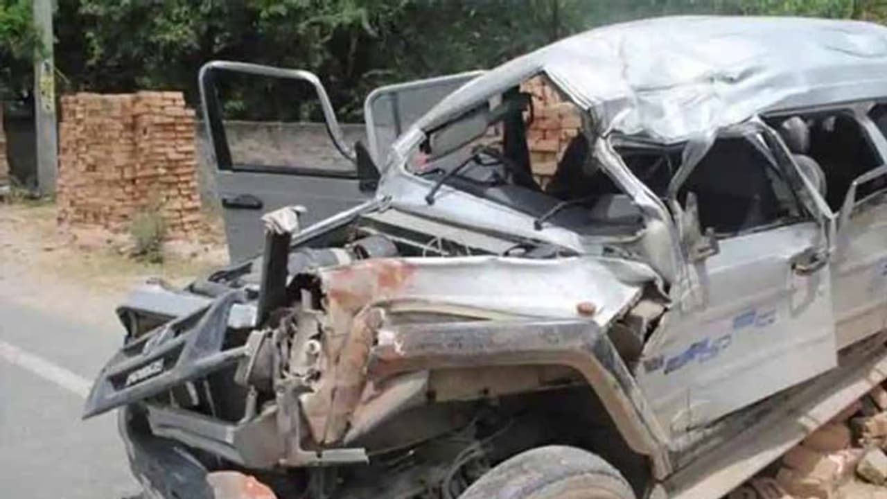 ఒడిషాలో ఘోర రోడ్డు ప్రమాదం.. 10 మంది దుర్మరణం ఒడిషాలో ఘోర రోడ్డు ప్రమాదం.. 10 మంది దుర్మరణం