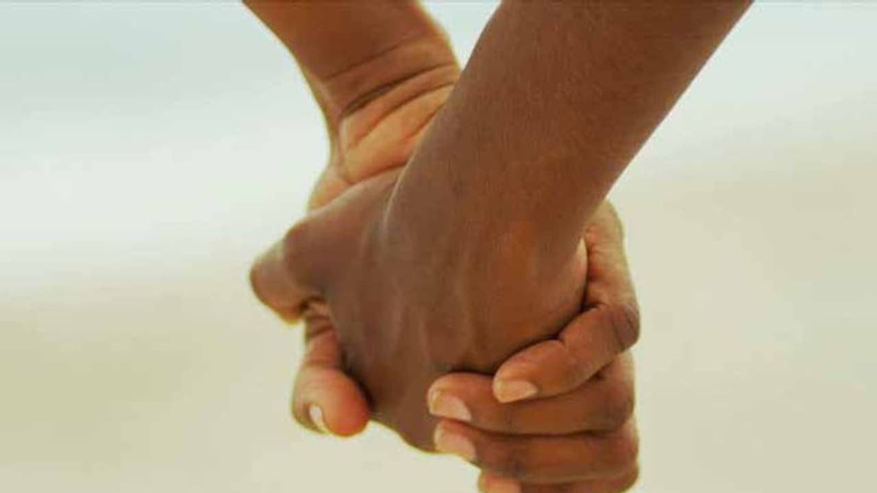 బాబాయ్, కూతుళ్లు ప్రేమికులైతే.. బాబాయ్, కూతుళ్లు ప్రేమికులైతే..