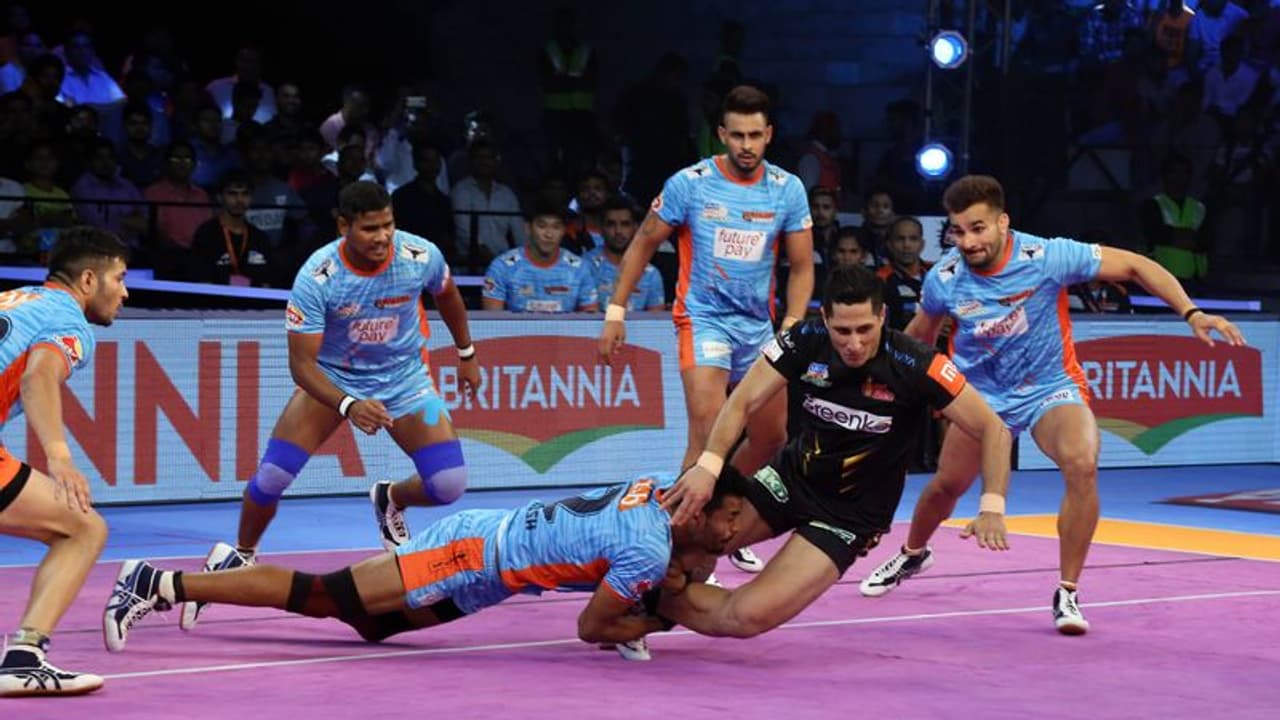 ಪ್ರೊ ಕಬಡ್ಡಿ 2018: ಟೈಟನ್ಸ್‌ಗೆ ಸೋಲಿನ ರುಚಿ ತೋರಿದ ವಾರಿಯ​ರ್ಸ್