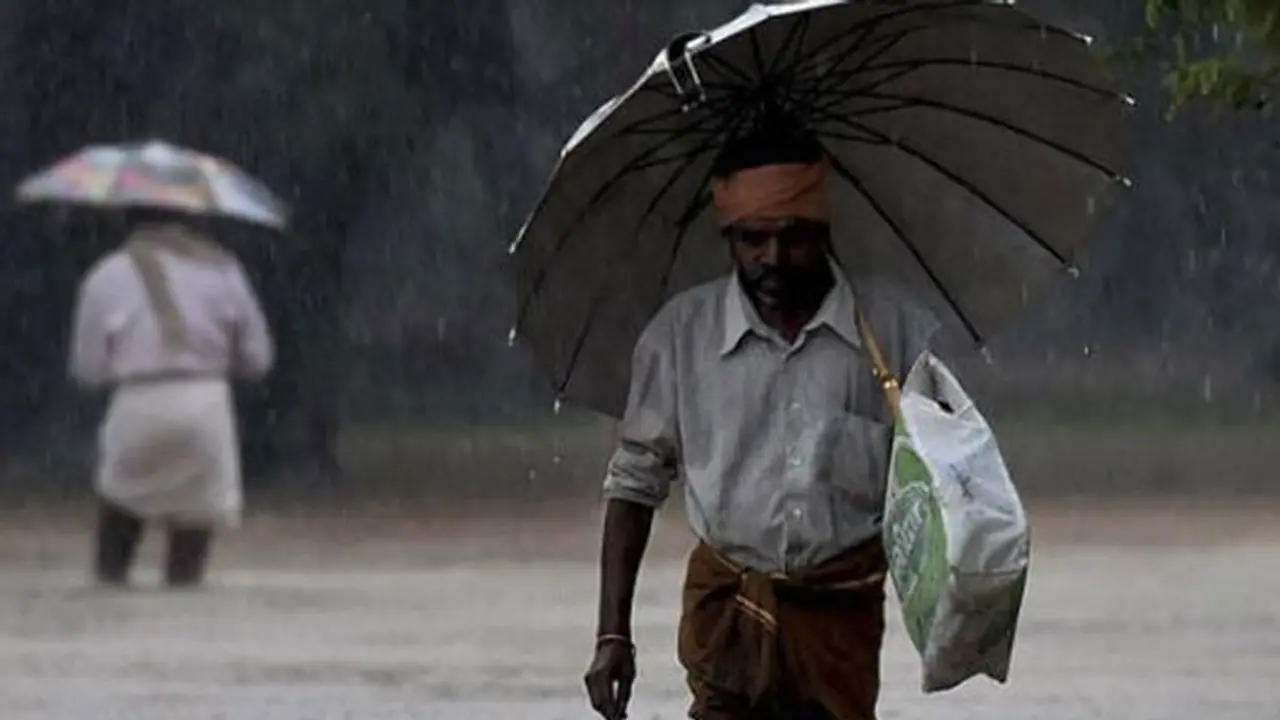 Tamilnadu Heavy Rain: அடுத்த 3 மணிநேரத்தில் சென்னை உள்ளிட்ட 12 மாவட்டங்களில் கனமழை எச்சரிக்கை!