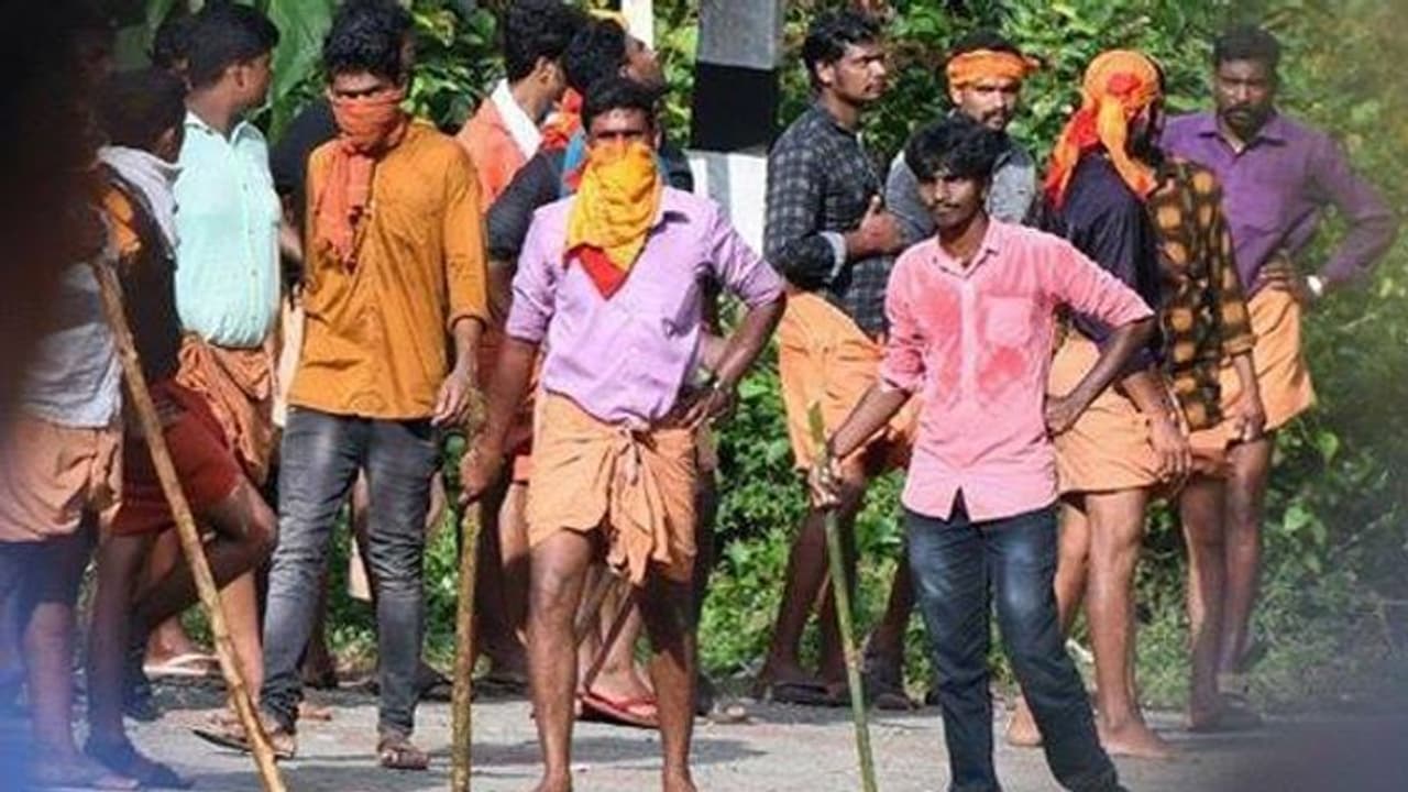 ''തത്വമസിയെന്ന സന്ദേശം ഇവരുടെ ചെവിയിലോതിയിട്ട് കാര്യമില്ല''; ആയുധമേന്തിയവര് സംഘപരിവാര് ക്രിമിനലുകളെന്ന് ദേവസ്വം മന്ത്രി ''തത്വമസിയെന്ന സന്ദേശം ഇവരുടെ ചെവിയിലോതിയിട്ട് കാര്യമില്ല''; ആയുധമേന്തിയവര് സംഘപരിവാര് ക്രിമിനലുകളെന്ന് ദേവസ്വം മന്ത്രി