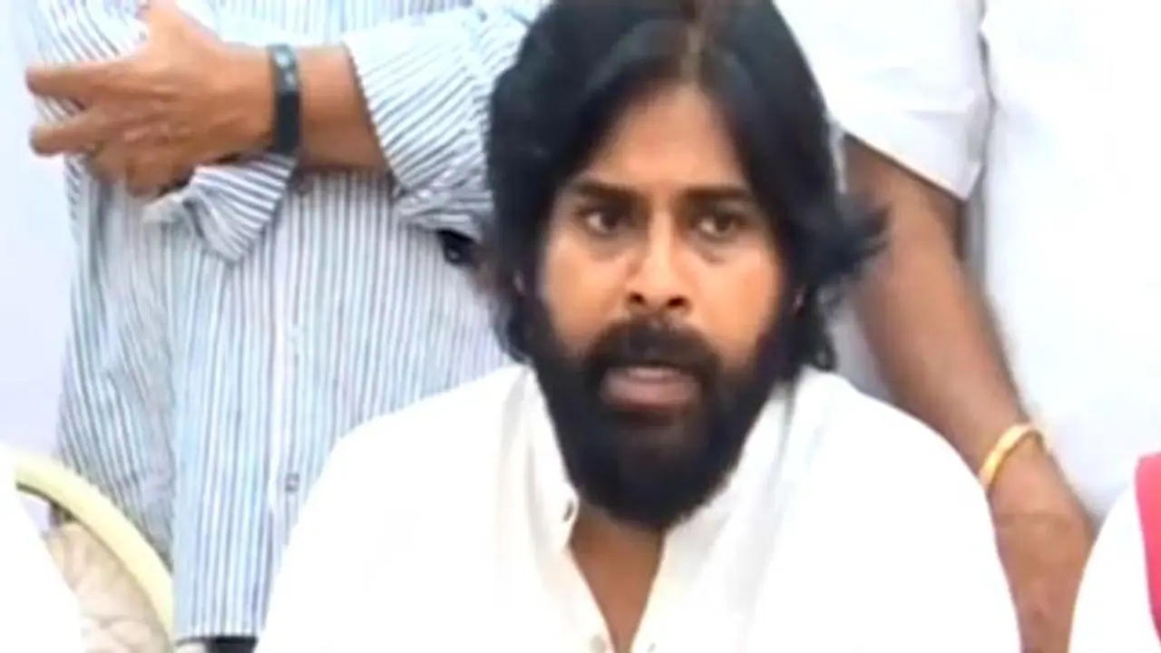 శవాల మీద పేలాలు ఏరుకున్నట్లుంది చంద్రబాబు తీరు:పవన్ కళ్యాణ్ సెటైర్లు శవాల మీద పేలాలు ఏరుకున్నట్లుంది చంద్రబాబు తీరు:పవన్ కళ్యాణ్ సెటైర్లు