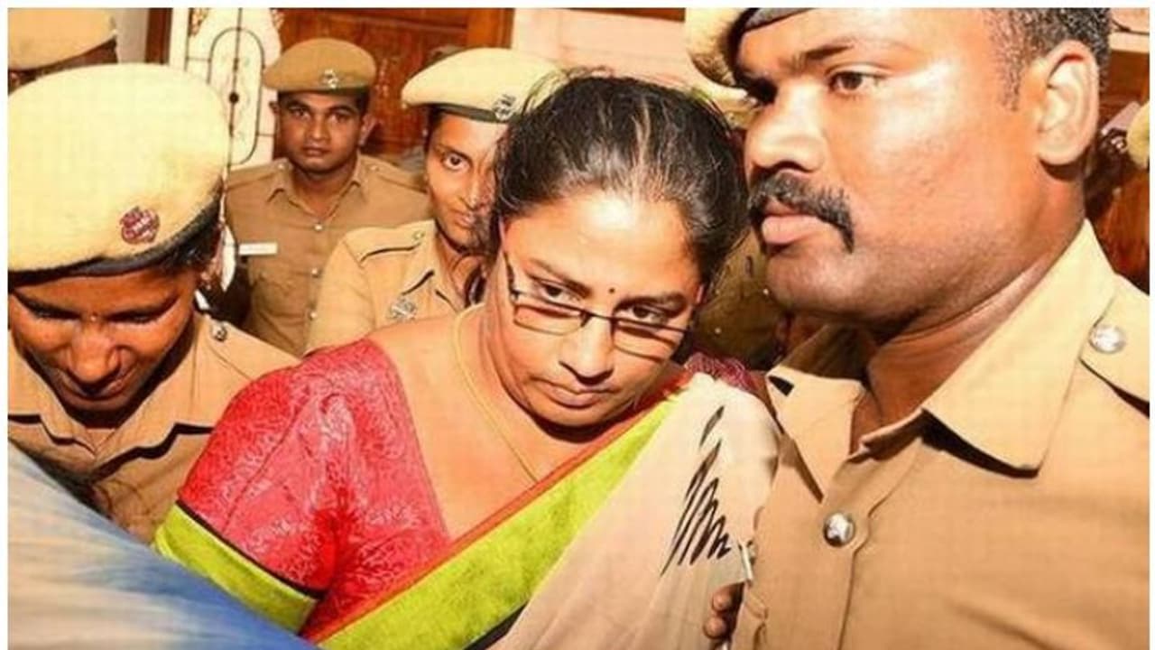 சிக்க போகும் காஸ்ட்லி ஆடு யார்..? நிர்மலா தேவி விவகாரத்தில் பகீர் திருப்பம்...! சிக்க போகும் காஸ்ட்லி ஆடு யார்..? நிர்மலா தேவி விவகாரத்தில் பகீர் திருப்பம்...!