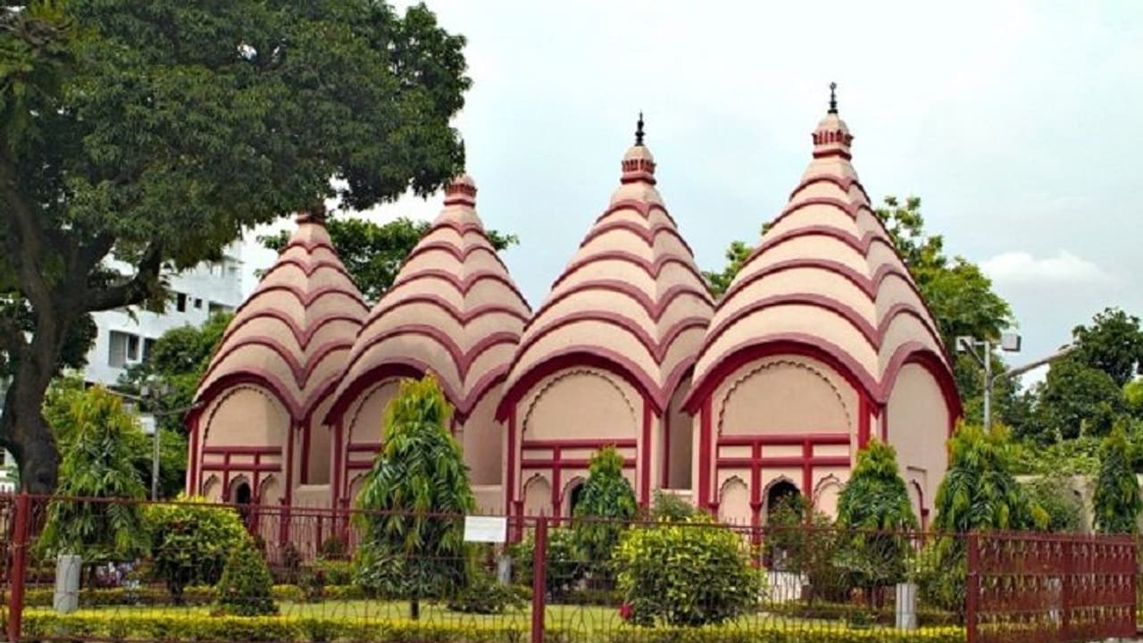 दुर्गापूजा के मौके पर मुस्लिम बहुल देश में मिली हिंदू मंदिर को जमीन