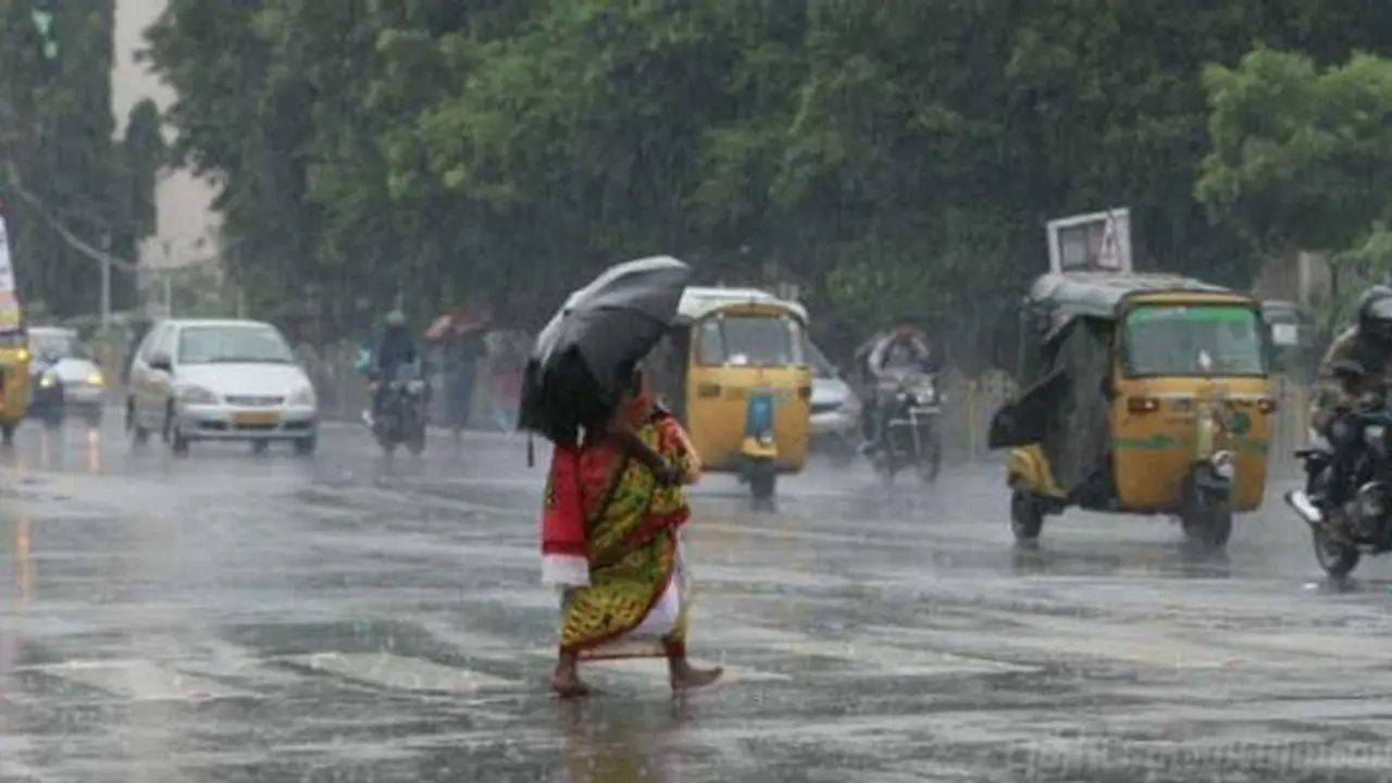 Tamilnadu Heavy Rain Alert: இந்த 9 மாவட்டங்களில் இடி மின்னலுடன் கூடிய கனமழை வெளுத்து வாங்குப்போகுதாம்.!