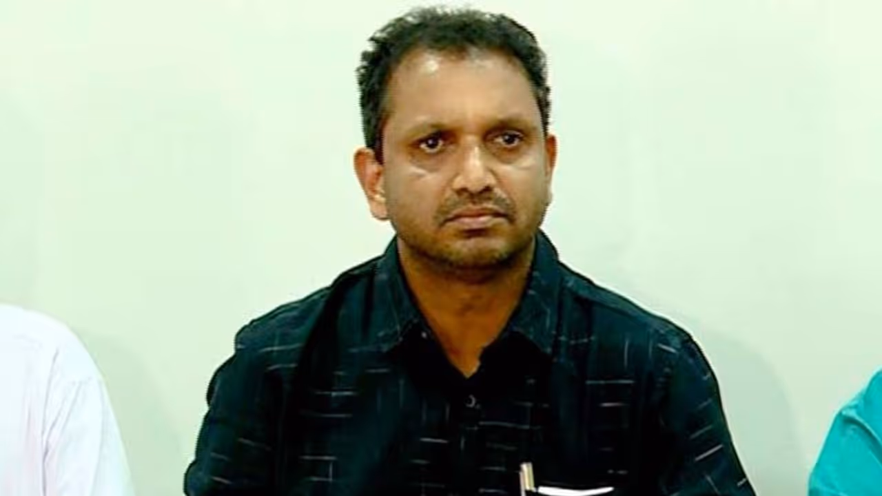 മഞ്ചേശ്വരം തിരഞ്ഞെടുപ്പ്: കെ.സുരേന്ദ്രന്റെ ഹർജി ഹൈക്കോടതി ഇന്ന് പരിഗണിക്കും മഞ്ചേശ്വരം തിരഞ്ഞെടുപ്പ്: കെ.സുരേന്ദ്രന്റെ ഹർജി ഹൈക്കോടതി ഇന്ന് പരിഗണിക്കും