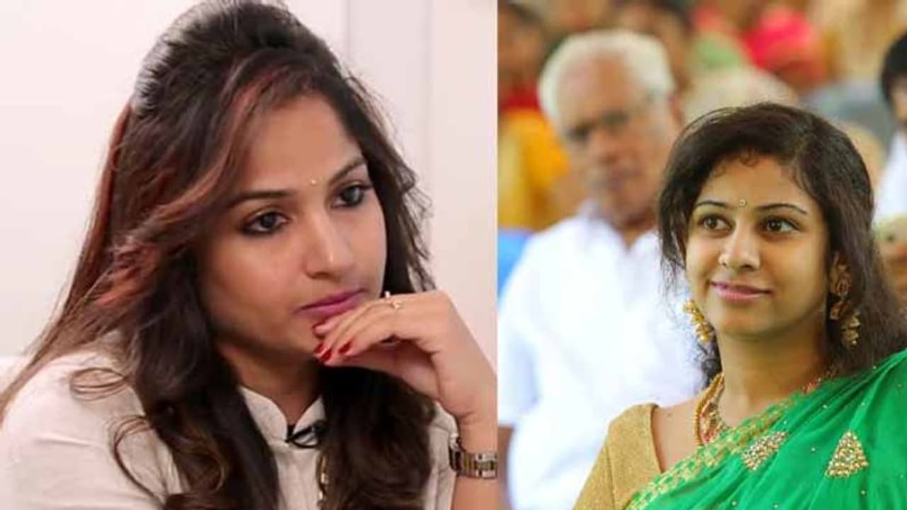 పవన్పై వ్యాఖ్యలు: యామినీకి మాధవీలత స్ట్రాంగ్ కౌంటర్ పవన్పై వ్యాఖ్యలు: యామినీకి మాధవీలత స్ట్రాంగ్ కౌంటర్