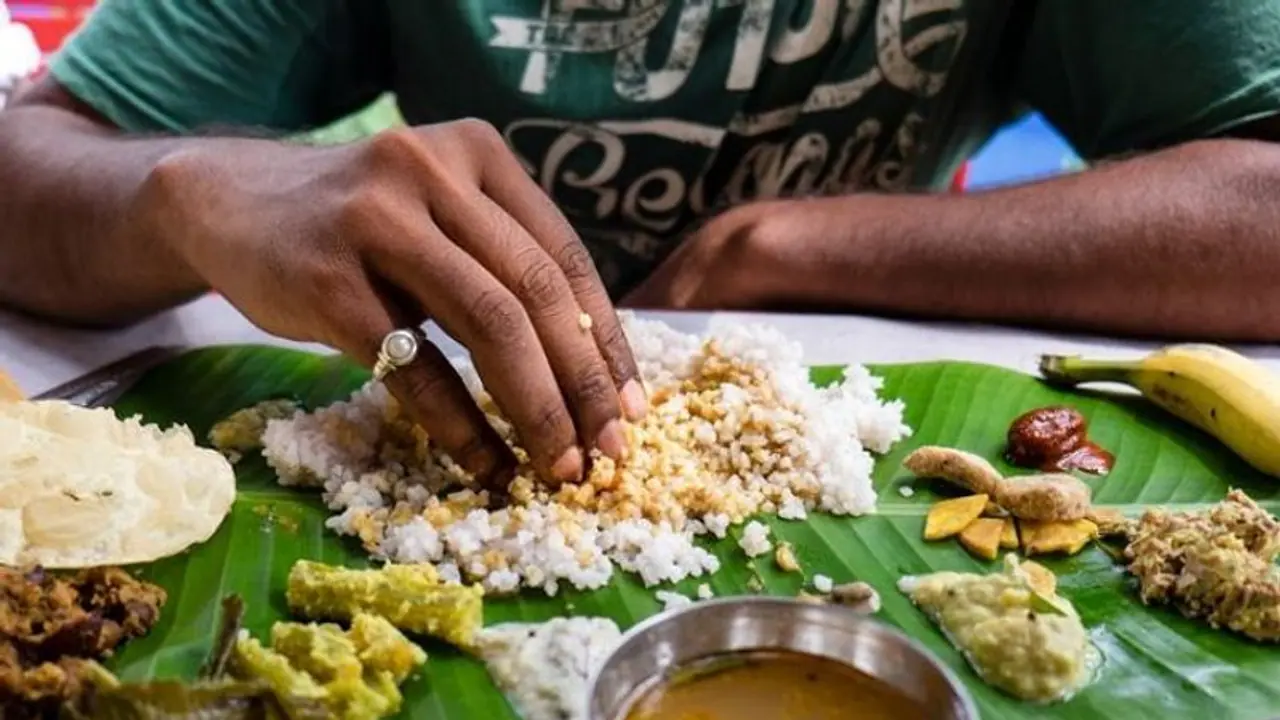 வாழை இலையில் சாப்பிடுவதால் இப்படி ஒரு நன்மை இருக்கிறது தெரியுமா?