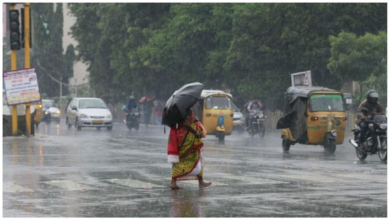 சென்னையில் "ஜோ"ன்னு பெய்யும் மழையை பாருங்க..! சென்னையில் "ஜோ"ன்னு பெய்யும் மழையை பாருங்க..!