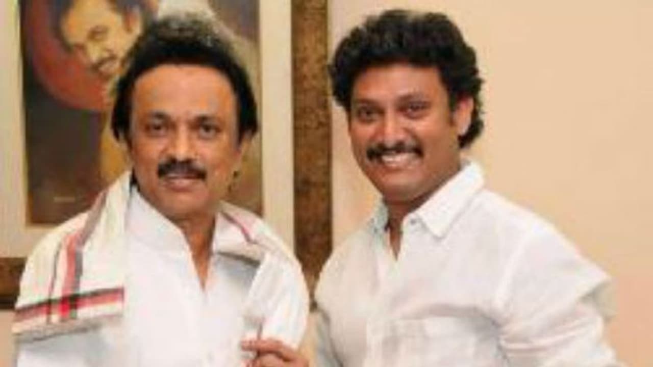 தமிழகத்தில் 1 முதல் 8ம் வகுப்பு வரை பள்ளிகள் திறப்பது எப்போது? முதல்வரிடம் அறிக்கையை சமர்பித்த அமைச்சர்..!