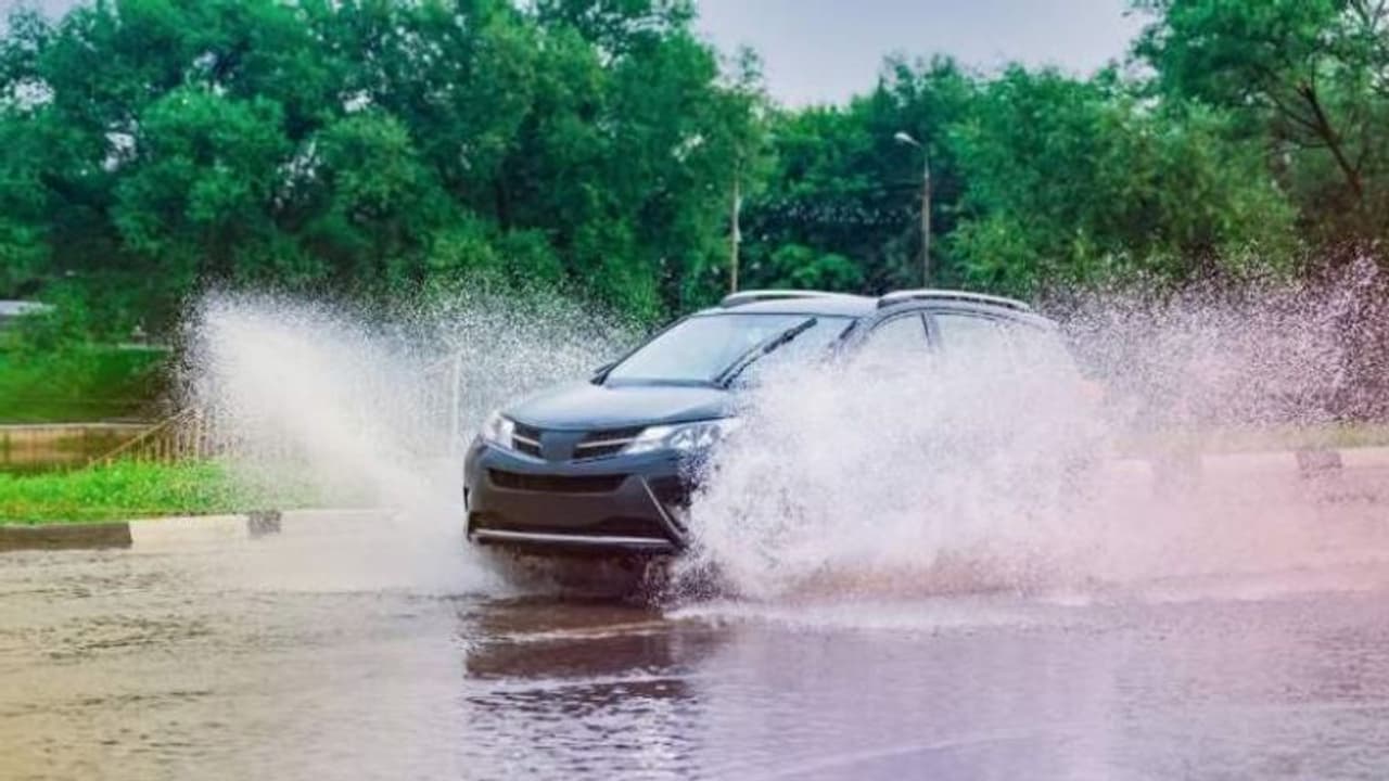 ശക്തമായ മഴയ്ക്ക് സാധ്യത; യുഎഇയില് വീണ്ടും കാലാവസ്ഥ മുന്നറിയിപ്പ് നല്കി ശക്തമായ മഴയ്ക്ക് സാധ്യത; യുഎഇയില് വീണ്ടും കാലാവസ്ഥ മുന്നറിയിപ്പ് നല്കി