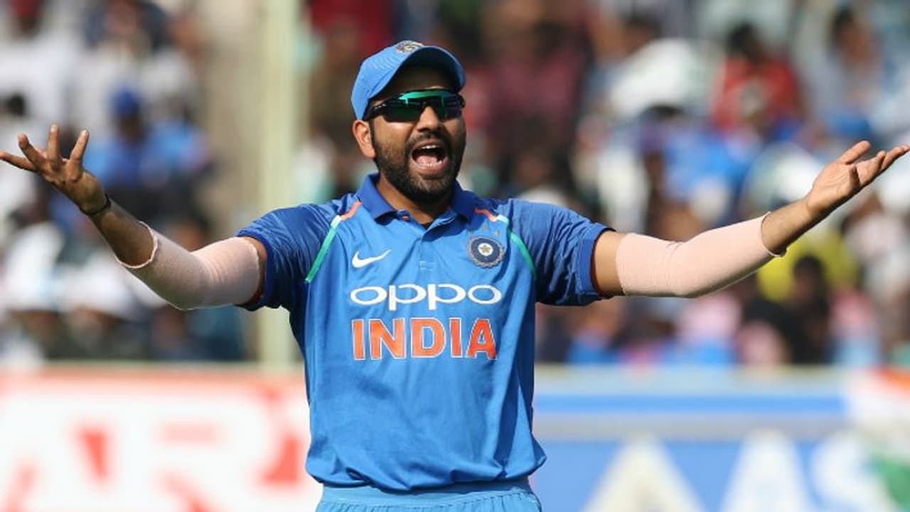 ರೋಹಿತ್.. ರೋಹಿತ್.. ಬೇಡಾ, ಇಂಡಿಯಾ..ಇಂಡಿಯಾ... ಹೇಳಿ ! ರೋಹಿತ್.. ರೋಹಿತ್.. ಬೇಡಾ, ಇಂಡಿಯಾ..ಇಂಡಿಯಾ... ಹೇಳಿ !