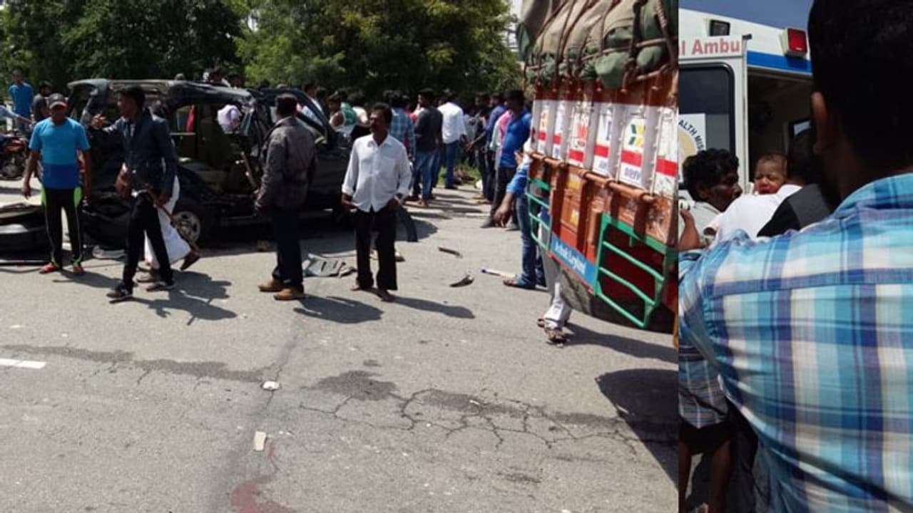 லாரி மீது சொகுசு கார் மோதல்... 3 பேர் சம்பவ இடத்திலேயே உயிரிழப்பு லாரி மீது சொகுசு கார் மோதல்... 3 பேர் சம்பவ இடத்திலேயே உயிரிழப்பு