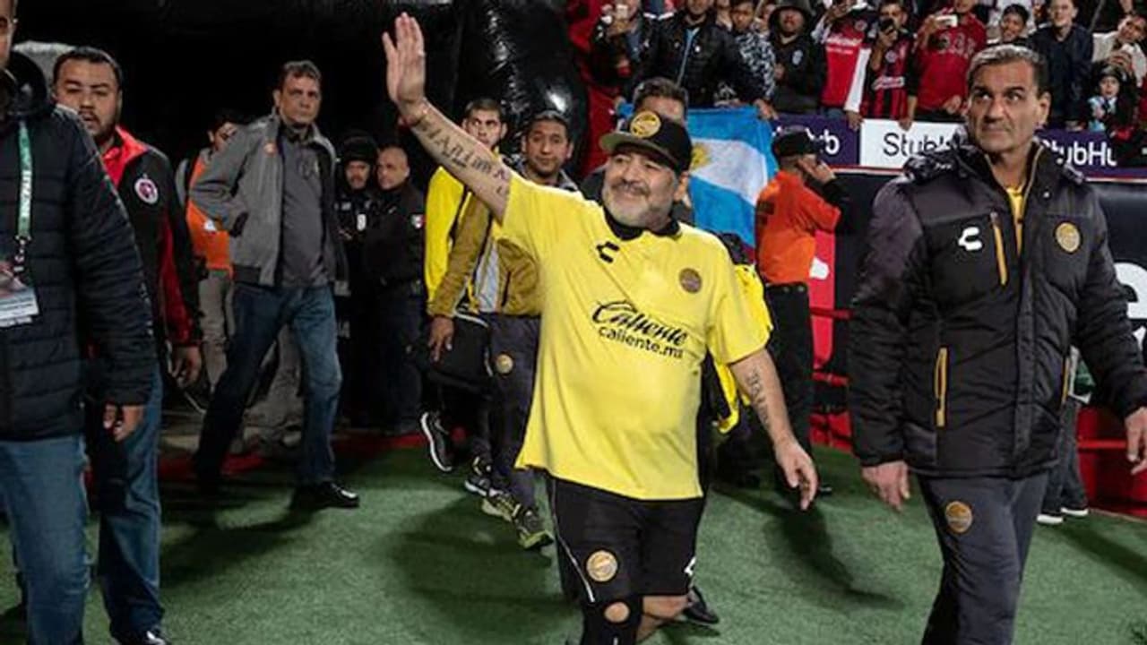 മറഡോണയുടെ കാല്‍മുട്ടിന് ശസ്‌ത്രക്രിയ വേണമെന്ന് ഡോക്‌ടര്‍