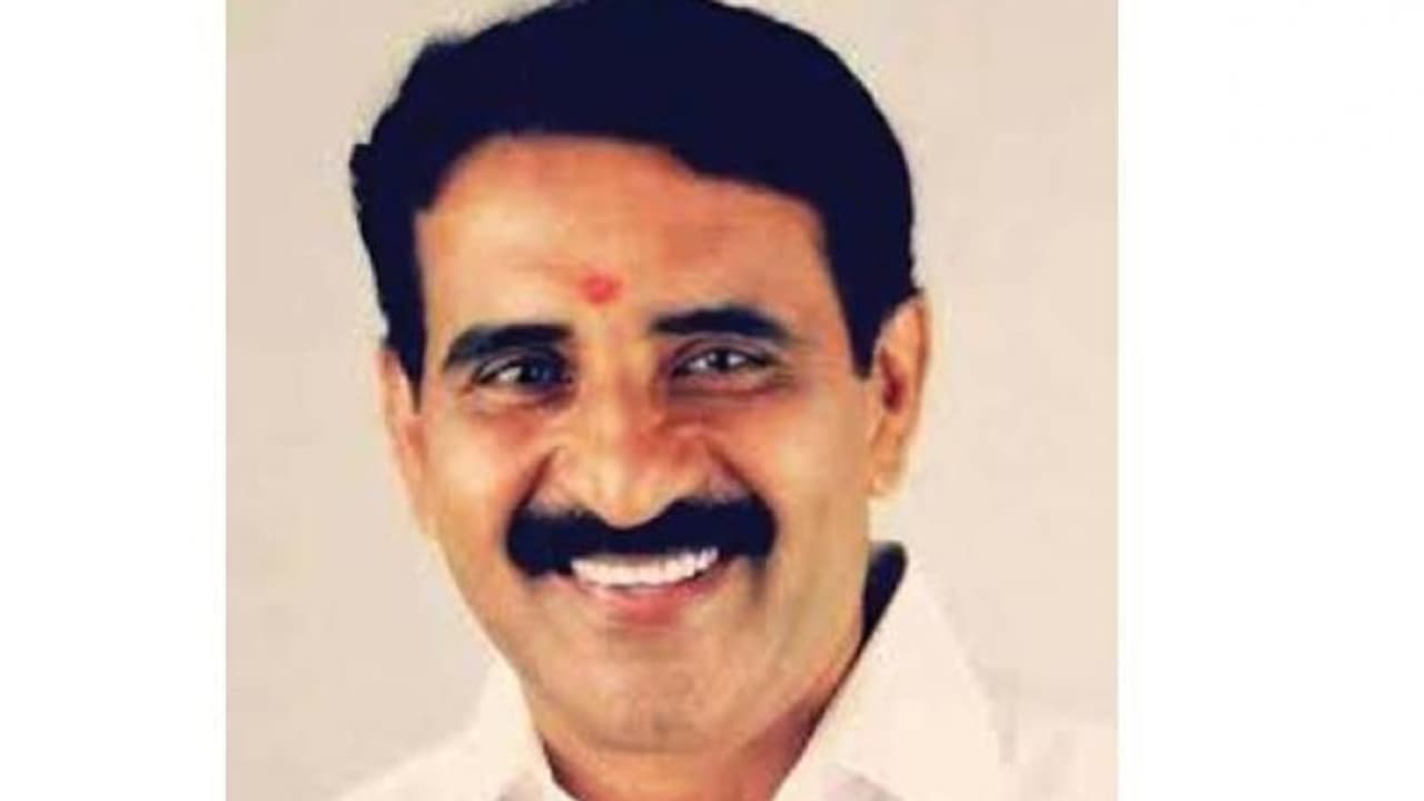 ഐ ജി മനോജ് എബ്രഹാം അന്തസ്സില്ലാത്ത പൊലീസ് നായയെന്ന് ബിജെപി നേതാവ് ഐ ജി മനോജ് എബ്രഹാം അന്തസ്സില്ലാത്ത പൊലീസ് നായയെന്ന് ബിജെപി നേതാവ്