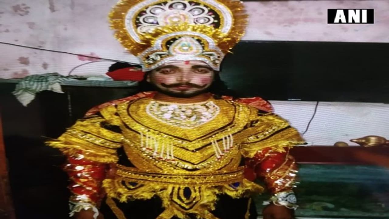 ಜನರ ಜೀವ ರಕ್ಷಿಸಿ ತಾನೇ ಬಲಿಯಾದ ನಾಟಕದ ‘ರಾವಣ’! ಜನರ ಜೀವ ರಕ್ಷಿಸಿ ತಾನೇ ಬಲಿಯಾದ ನಾಟಕದ ‘ರಾವಣ’!