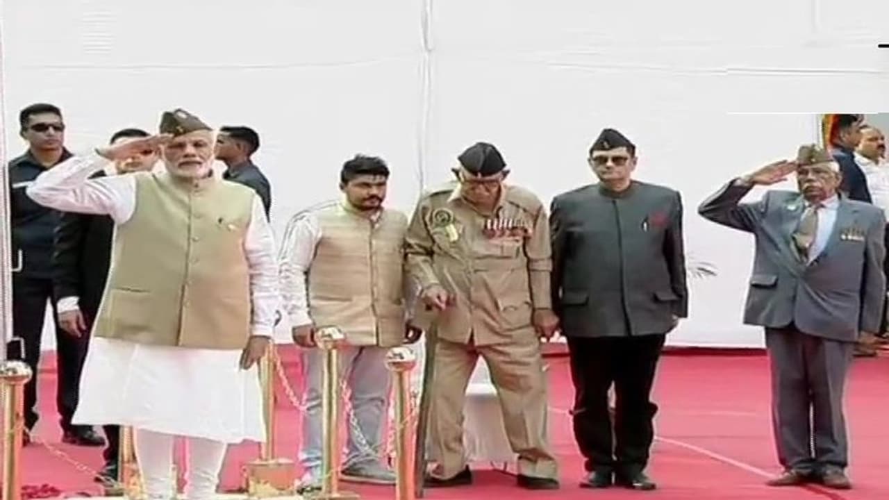 ಆಜಾದ್ ಹಿಂದ್ ಸಂಭ್ರಮ: ಕೆಂಪು ಕೋಟೆಯಲ್ಲಿ ಮೋದಿ ಧ್ವಜಾರೋಹಣ! ಆಜಾದ್ ಹಿಂದ್ ಸಂಭ್ರಮ: ಕೆಂಪು ಕೋಟೆಯಲ್ಲಿ ಮೋದಿ ಧ್ವಜಾರೋಹಣ!