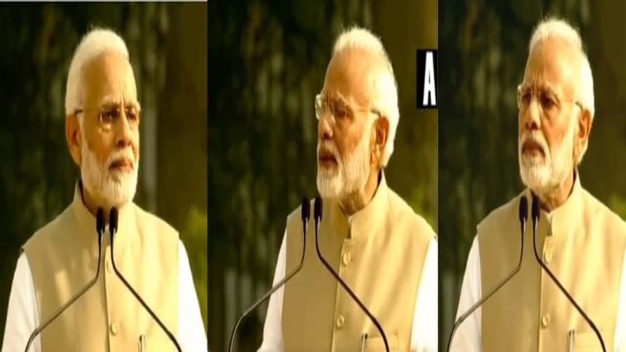 വീണ്ടും വിതുമ്പി പ്രധാനമന്ത്രി; അദ്ദേഹത്തെ അലട്ടിയത് ഇതായിരുന്നു വീണ്ടും വിതുമ്പി പ്രധാനമന്ത്രി; അദ്ദേഹത്തെ അലട്ടിയത് ഇതായിരുന്നു