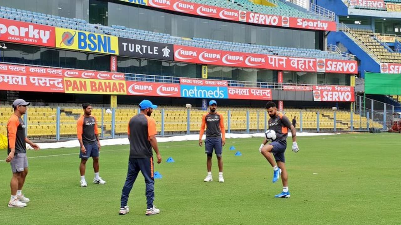 ಪಿಂಕ್ ಬಾಲ್ ಟೆಸ್ಟ್ಗೆ ಇಂದೋರ್ನಲ್ಲೇ ಅಭ್ಯಾಸ ಪಿಂಕ್ ಬಾಲ್ ಟೆಸ್ಟ್ಗೆ ಇಂದೋರ್ನಲ್ಲೇ ಅಭ್ಯಾಸ