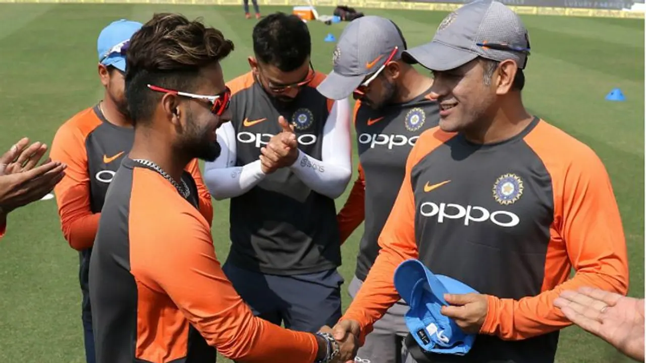 Ind vs SA: ಧೋನಿ ಹೆಸರಿನಲ್ಲಿರುವ ಅಪರೂಪದ ದಾಖಲೆ ಮುರಿಯಲು ಸಜ್ಜಾದ ರಿಷಭ್ ಪಂತ್..! Ind vs SA: ಧೋನಿ ಹೆಸರಿನಲ್ಲಿರುವ ಅಪರೂಪದ ದಾಖಲೆ ಮುರಿಯಲು ಸಜ್ಜಾದ ರಿಷಭ್ ಪಂತ್..!