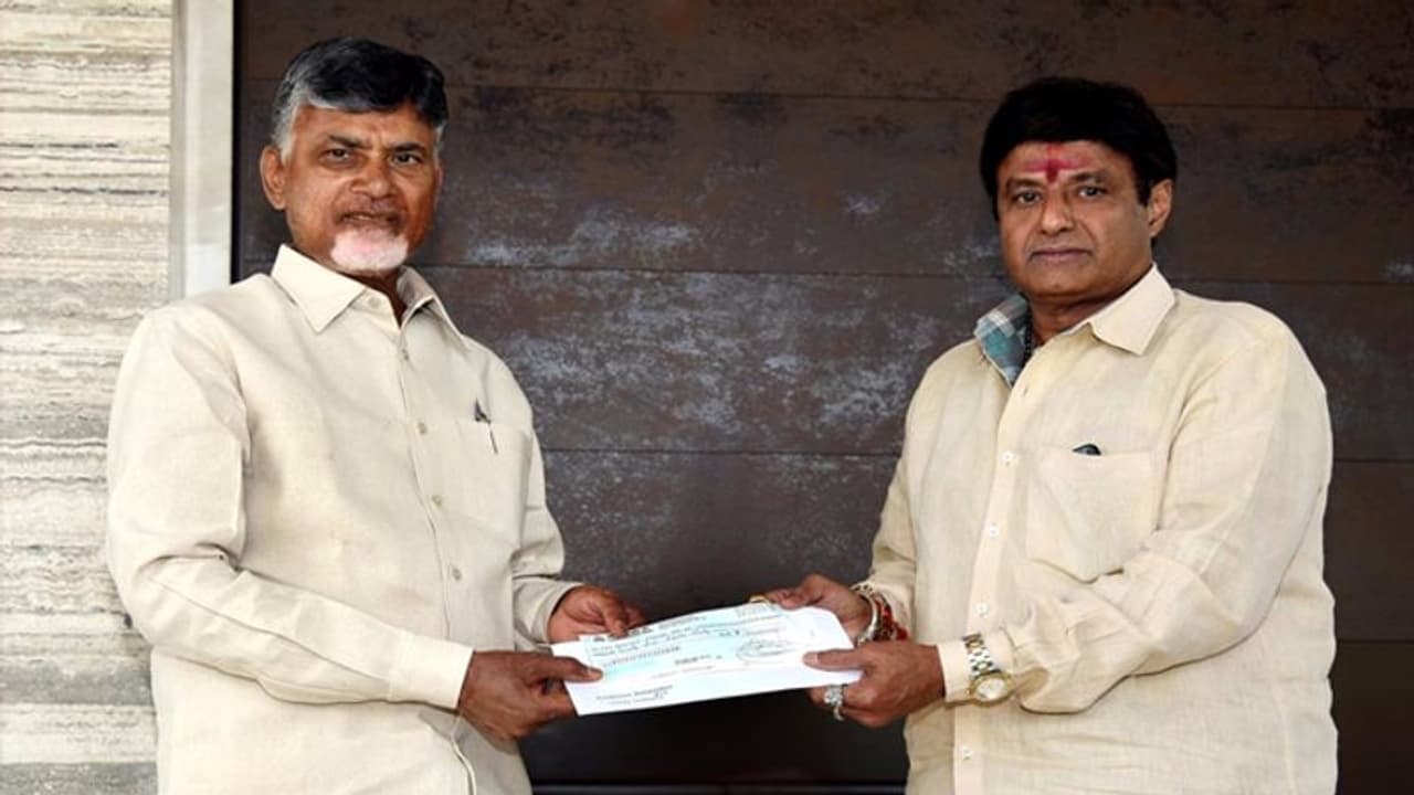 సీఎంకు చెక్ ఇచ్చిన బాలకృష్ణ! సీఎంకు చెక్ ఇచ్చిన బాలకృష్ణ!