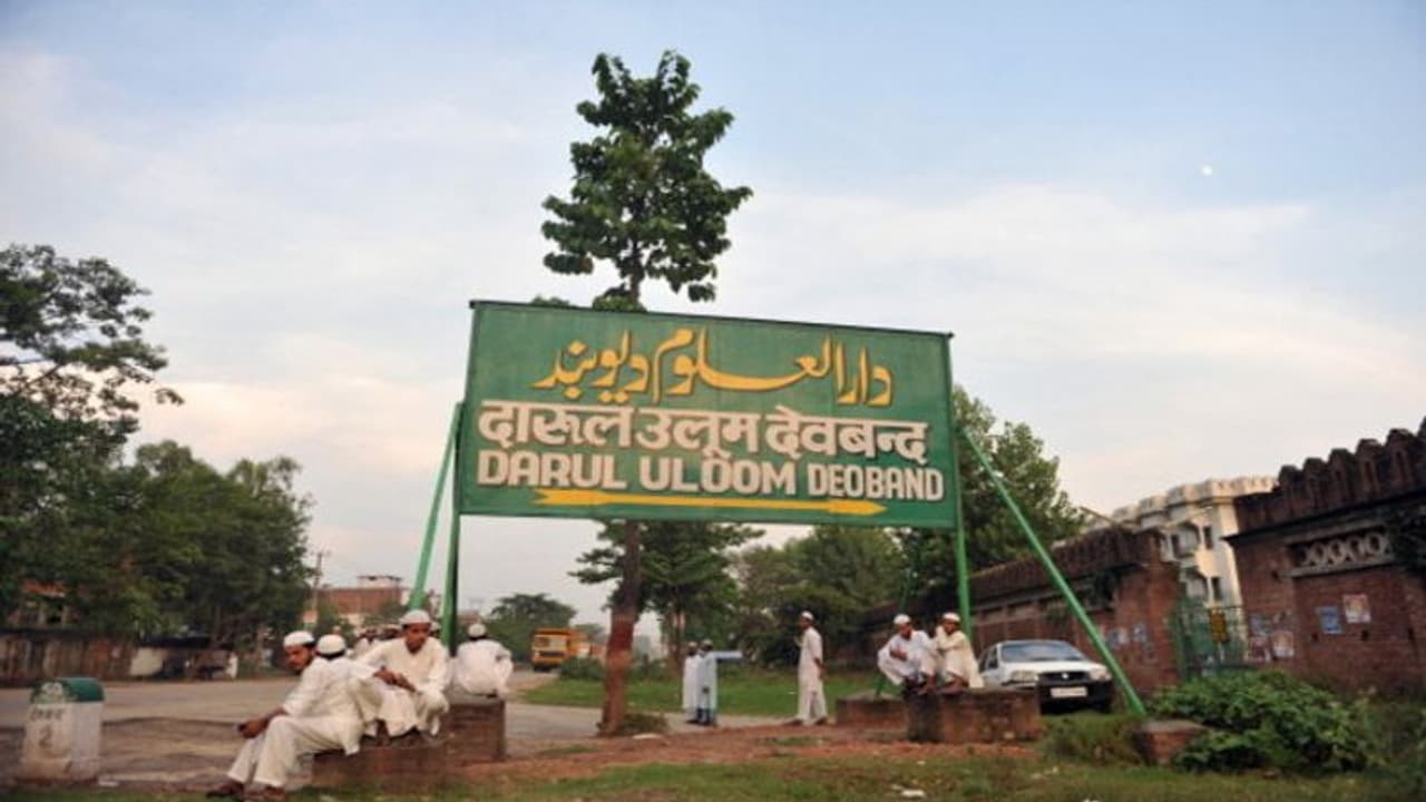 दारुल उलूम देवबंद का नया फतवा  शादी में जूते की चोरी और मुंह दिखाई को बताया गलत