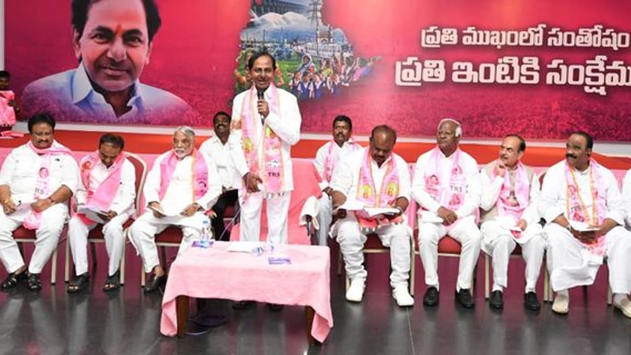 టీఆర్ఎస్ అభ్యర్థులకు క్లాస్ తీసుకున్న కేసీఆర్ టీఆర్ఎస్ అభ్యర్థులకు క్లాస్ తీసుకున్న కేసీఆర్