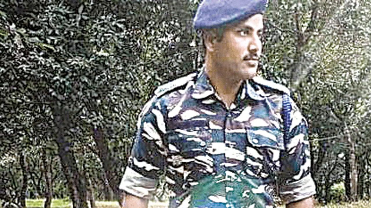 20 ಸೈನಿಕರ ಗ್ರೆನೇಡ್ನಿಂದ ರಕ್ಷಿಸಿ ಗೋಕಾಕ ಯೋಧ ಹುತಾತ್ಮ 20 ಸೈನಿಕರ ಗ್ರೆನೇಡ್ನಿಂದ ರಕ್ಷಿಸಿ ಗೋಕಾಕ ಯೋಧ ಹುತಾತ್ಮ