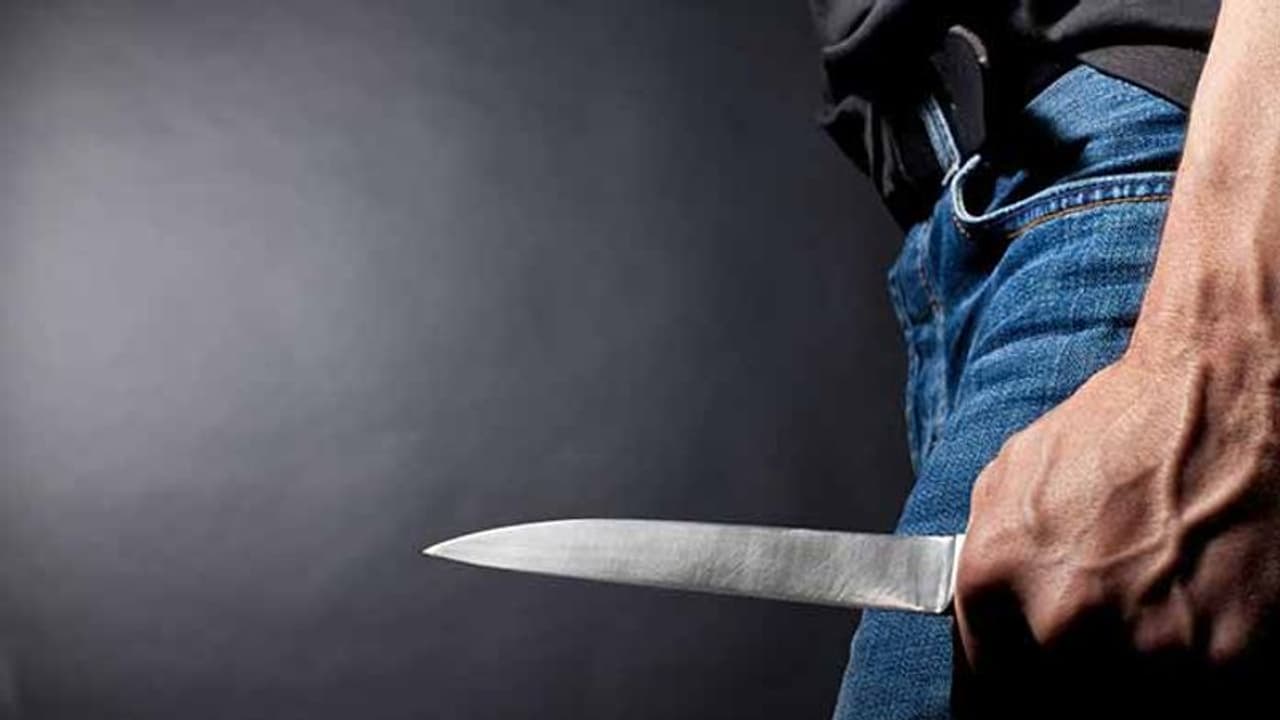 ತೀರ್ಥಹಳ್ಳಿ: ತಂಗಿ ನೋಡಬೇಡ ಎಂದಿದ್ದಕ್ಕೆ ಚಾಕು ಹಾಕಿದ ತೀರ್ಥಹಳ್ಳಿ: ತಂಗಿ ನೋಡಬೇಡ ಎಂದಿದ್ದಕ್ಕೆ ಚಾಕು ಹಾಕಿದ