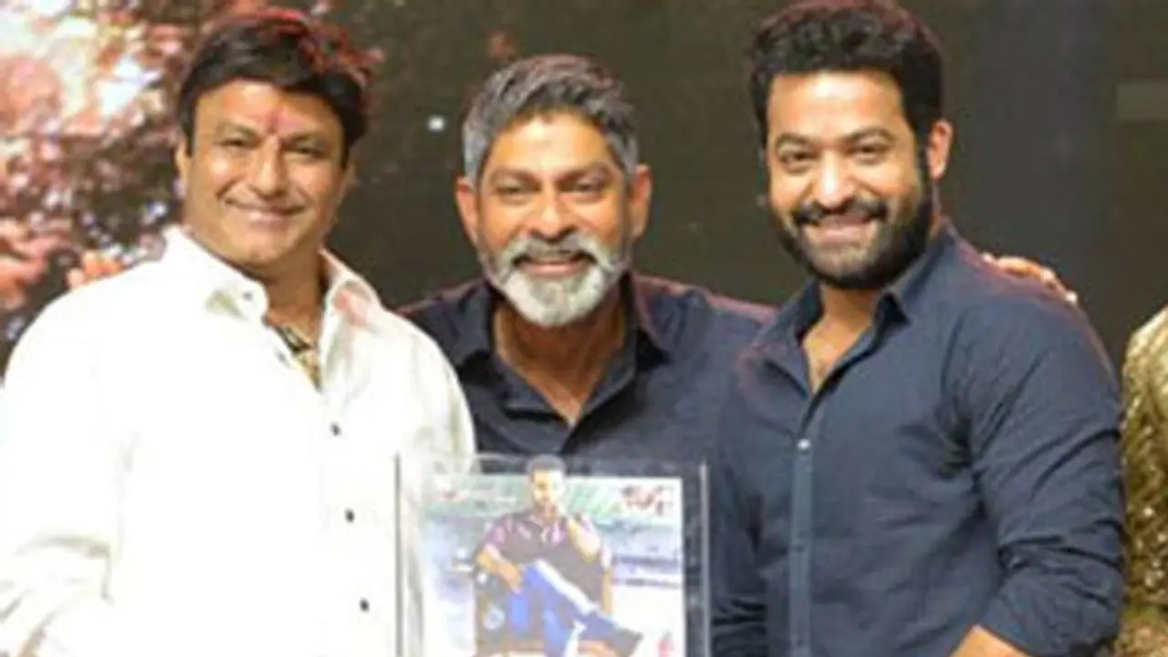 ఏ యాక్టర్ తో ఫోటో దిగలేదు.. కానీ వీరితో దిగా: జగపతిబాబు