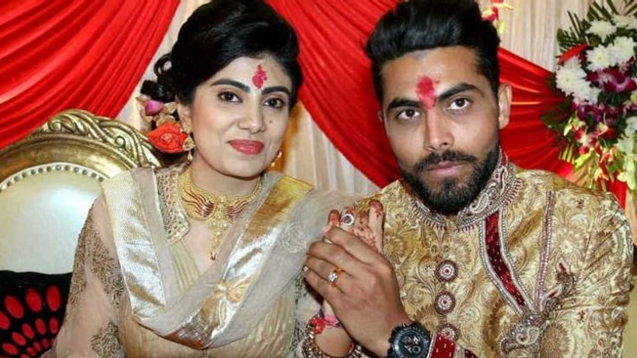 రాజకీయాల్లోకి అడుగుపెట్టిన జడేజా భార్య రాజకీయాల్లోకి అడుగుపెట్టిన జడేజా భార్య