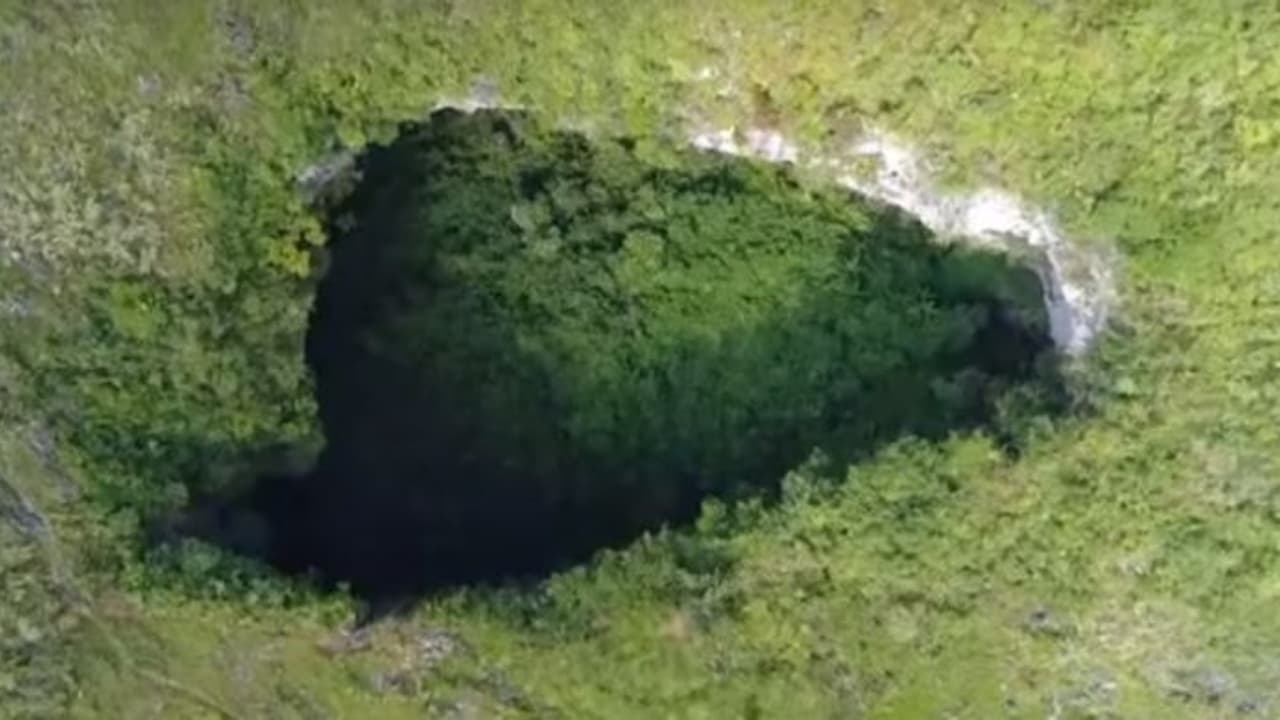 ചൈനയില് കണ്ടെത്തിയത് ലോകത്തിലെ ഏറ്റവും വലിയ ഗുഹയോ ? ചൈനയില് കണ്ടെത്തിയത് ലോകത്തിലെ ഏറ്റവും വലിയ ഗുഹയോ ?
