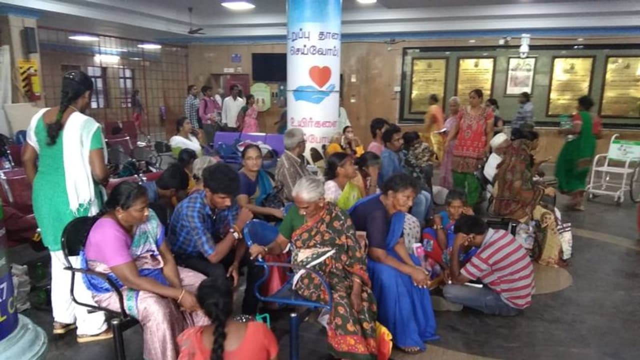 கோயில்களில் தயார் செய்யப்படும் உணவுப்பொட்டலங்களை மருத்துவமனைகளில் விநியோகிக்க உத்தரவு. இந்து அறநிலையத் துறை. கோயில்களில் தயார் செய்யப்படும் உணவுப்பொட்டலங்களை மருத்துவமனைகளில் விநியோகிக்க உத்தரவு. இந்து அறநிலையத் துறை.