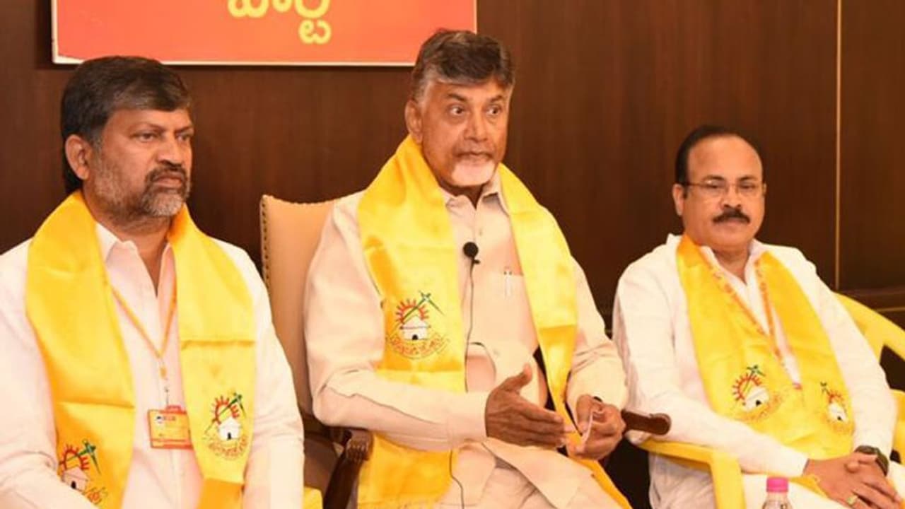 ప్రజా కూటమిలో సీట్ల లొల్లి: రంగంలోకి చంద్రబాబు ప్రజా కూటమిలో సీట్ల లొల్లి: రంగంలోకి చంద్రబాబు