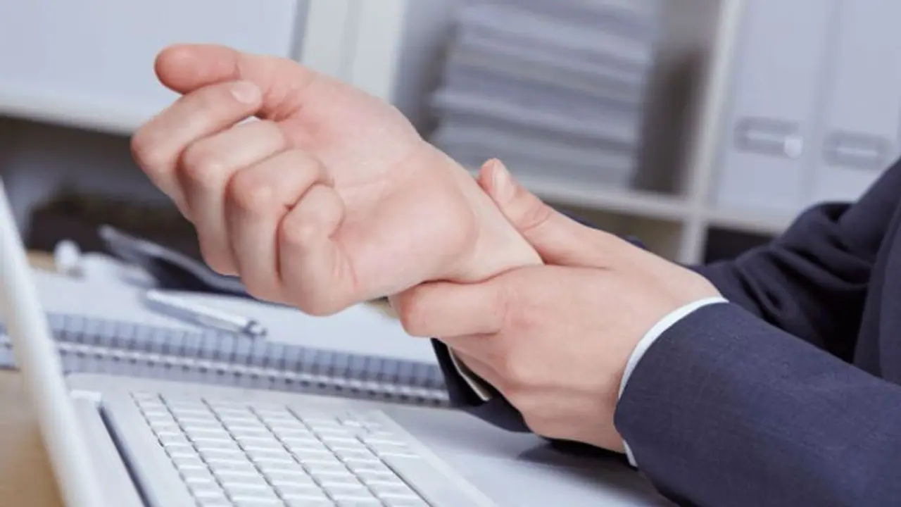 কব্জির এই রেখা বলে দেয় আপনার কত দিন আয়ু ও কতটা ধনী হবেন